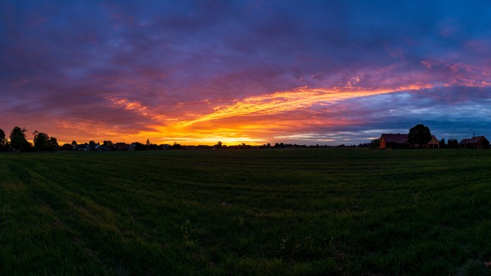 Vivid Sky in Blue Tones — Sunsets & Sunrises wallpaper