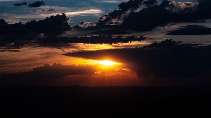 Clouds in Moody Natural Light — Sunsets & Sunrises wallpaper