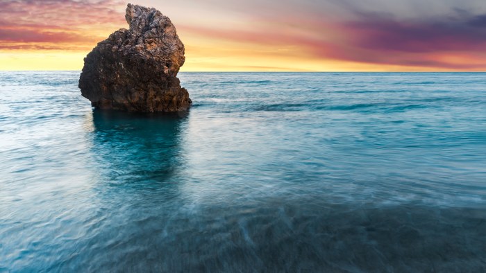 Sea Stack in Turquoise Water 4K Wallpaper — Nature wallpaper