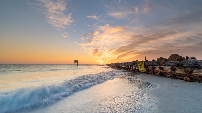 Beach with Ocean 4K Wallpaper — Sunsets & Sunrises wallpaper
