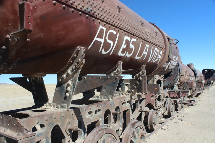 Weathered Tanker Wagons Under a Blue Sky — Trains wallpaper