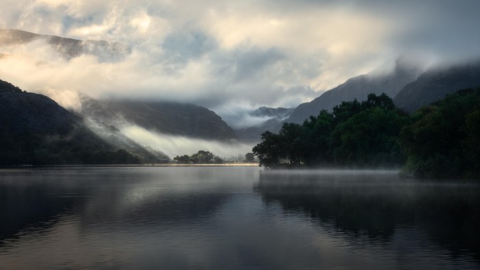 Misty Lake in Wales — Nature wallpaper