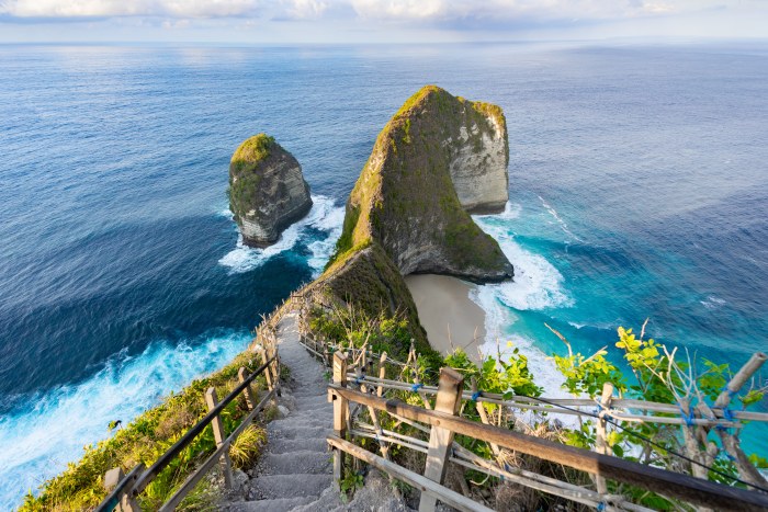 Kelingking Beach Cliffs, Nusa Penida — Ocean & Beach wallpaper
