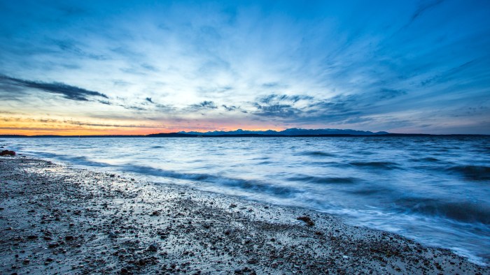 Blue Ocean Beach at Twilight 4K Wallpaper — Nature wallpaper