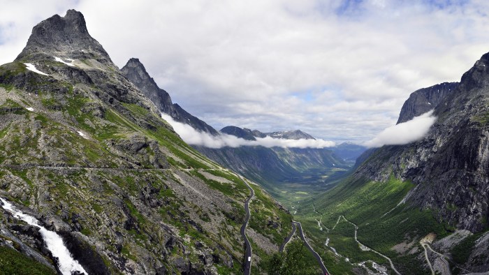 Dramatic Alpine Valley 4K Wallpaper — Nature wallpaper