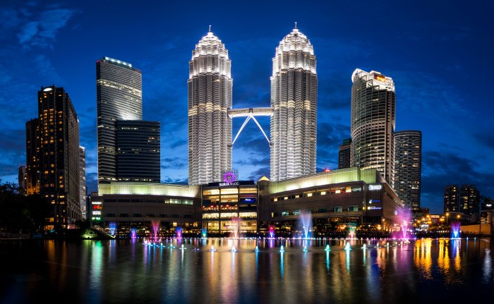Petronas Towers Malaysia Kuala Lumpur Skyline Metropolitan Wallpaper — City wallpaper