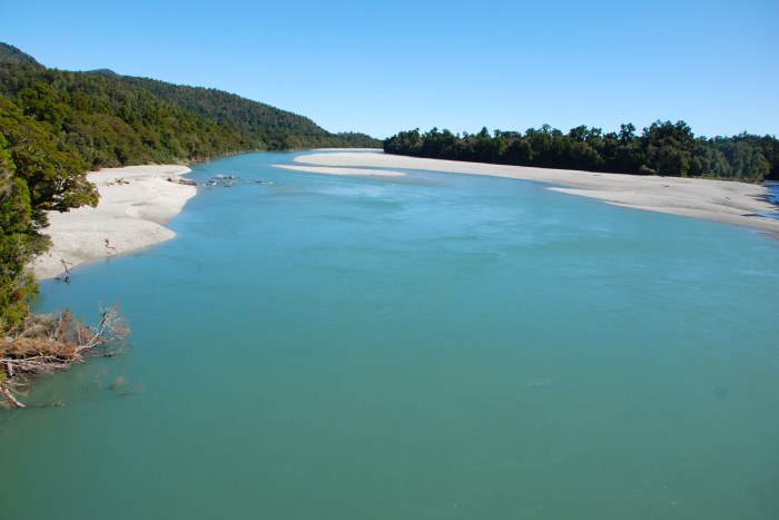 Turquoise River Bend — Nature wallpaper