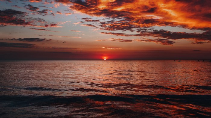 Ocean in Warm Natural Light — Sunsets & Sunrises wallpaper