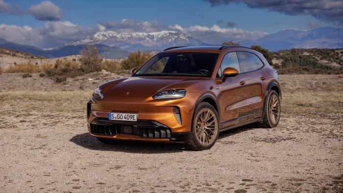Porsche Cayenne Electric in the Desert — Cars wallpaper