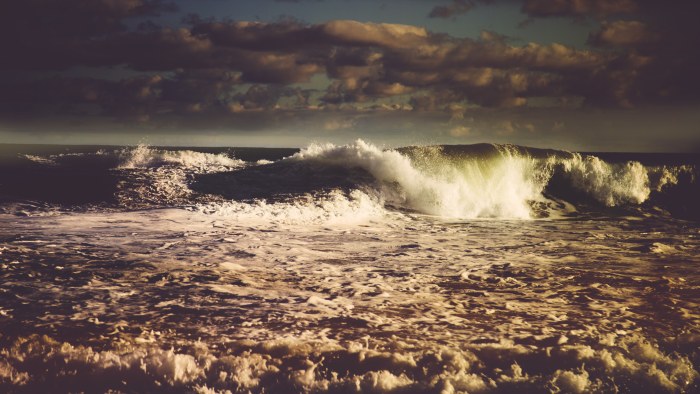Crashing Wave at Dusk — Ocean & Beach wallpaper
