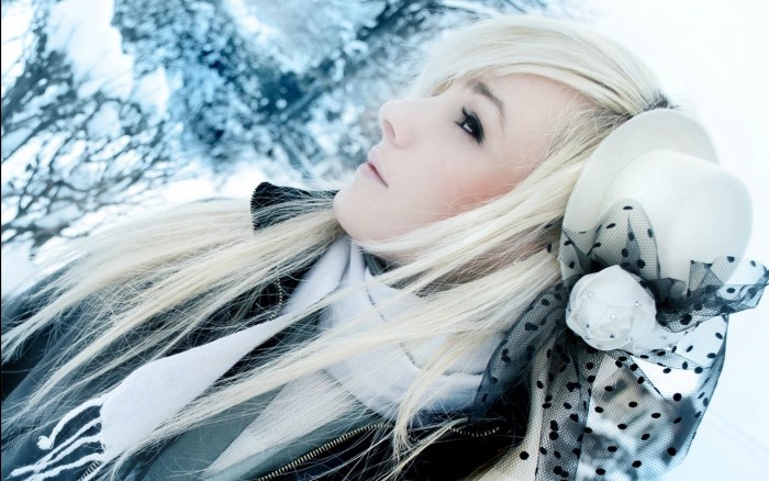 Winter Portrait with White Headphones Wallpaper — People / Portraits wallpaper