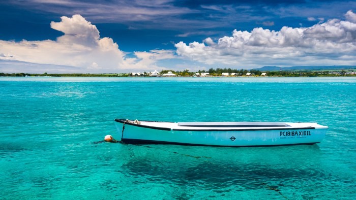 Turquoise Lagoon with Small Boat 4K Wallpaper — Nature wallpaper