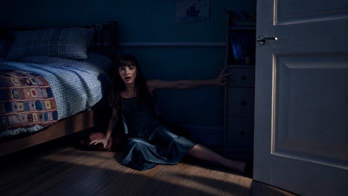 Other Mommy In Moonlit Bedroom — Dark / AMOLED wallpaper