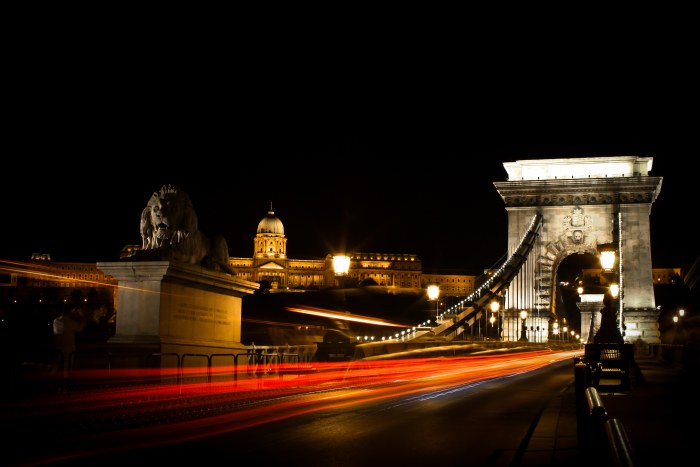 Chain Bridge Suspension Bridge Budapest Hungary Nightscape Wallpaper — City wallpaper