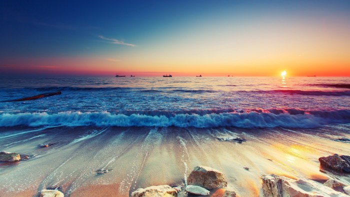 Sunset Waves Rushing Ashore — Ocean & Beach wallpaper