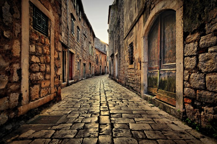 City Street in Warm Olive Light — City wallpaper