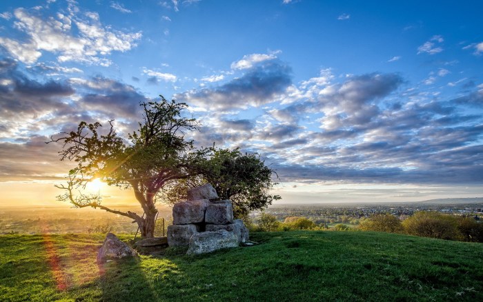 Sunrise Beside a Stone Cottage 4K Wallpaper — Nature wallpaper