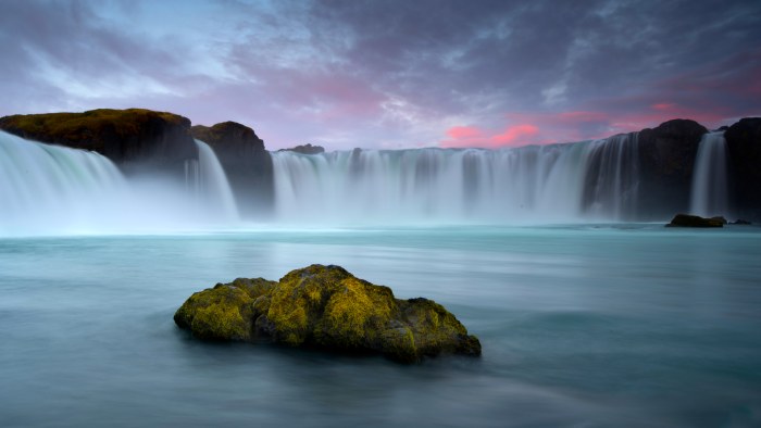 Wide Waterfall and Mossy Rock — Waterfalls wallpaper