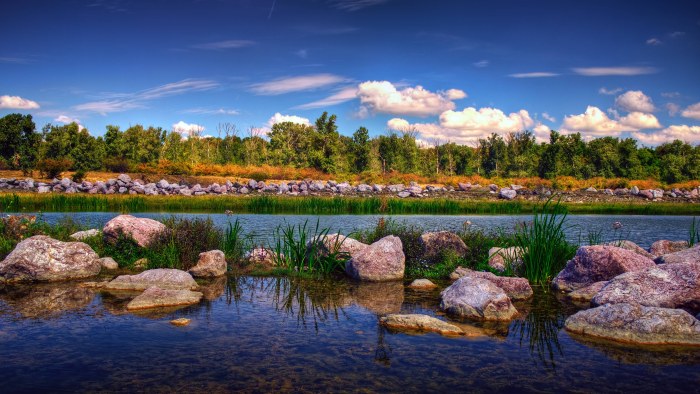 Rocky Lakeside Garden Landscape 4K Wallpaper — Nature wallpaper