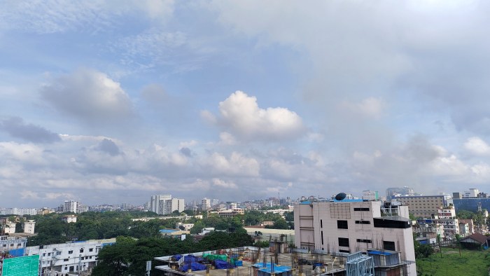 City Skyline and Clouds in Natural Light — City wallpaper
