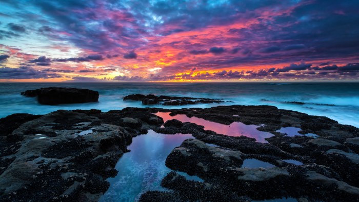 Ocean in Cool Natural Light — Sunsets & Sunrises wallpaper