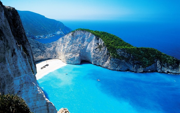 Turquoise Cove Beneath White Cliffs Wallpaper — Nature wallpaper