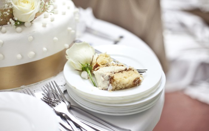 White Celebration Cake Still Life Wallpaper — Macro / Biophilic Nature wallpaper