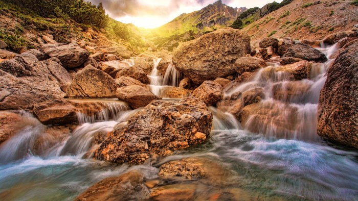 Waterfall of Travel in Brown Tones — Mountains wallpaper