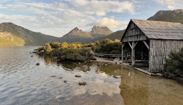 Dove Lake with Mountains — Mountains wallpaper